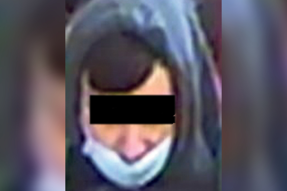 Mit dem Foto aus der Überwachungskamera fahndete die Polizei nach dem Täter. Samir stellte sich schließlich selbst.