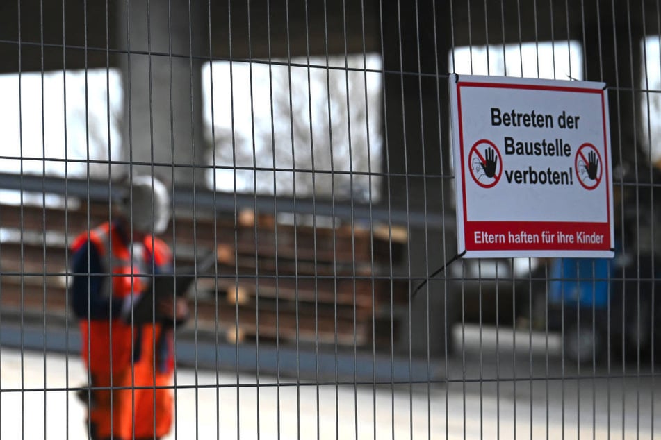 In Berlin muss eine weitere Straßenbrücke gesperrt und saniert werden. (Symbolfoto)