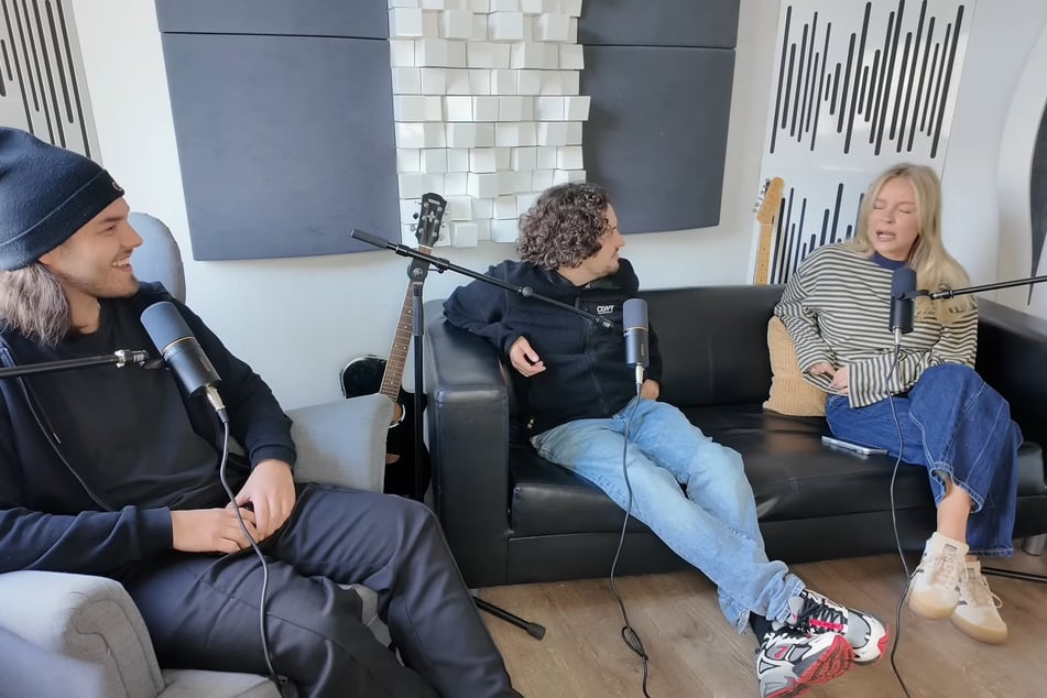 Im Podcast "Rewind by Liont &amp; Ricksher" sprechen Timo (M.) und Dagi (r.) über ihre gescheiterte Beziehung.