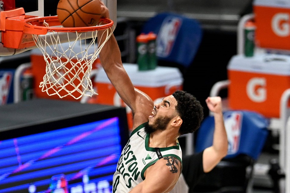 Jayson Tatum scored a game-high 37 points against the Lakers on Friday night.