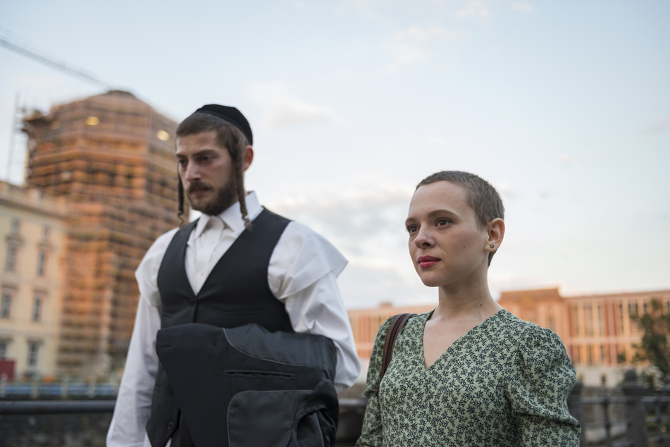 In der Netflix-Serie "Unorthodox" geht um eine orthodoxe Jüdin, die nach Berlin flieht.