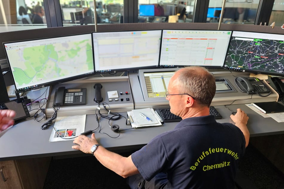 Die Chemnitzer Leitstelle koordiniert Feuerwehr- und Rettungseinsätze in der gesamten Region.