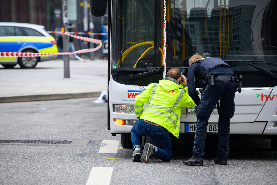 Junge (†7) von Bus überrollt: Polizei sucht nach Zeugen