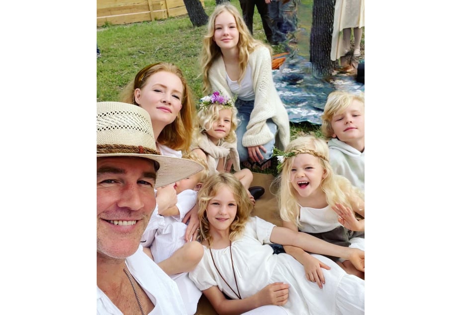 Van der Beek mit seiner Frau Kimberly und seinen sechs Kindern.