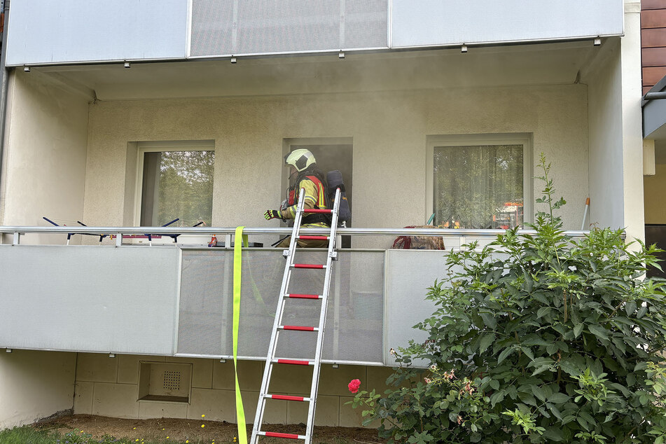 Die Feuerwehr musste über den Balkon in die Wohnung gelangen. Der oder die Bewohnerin war nicht zu Hause.