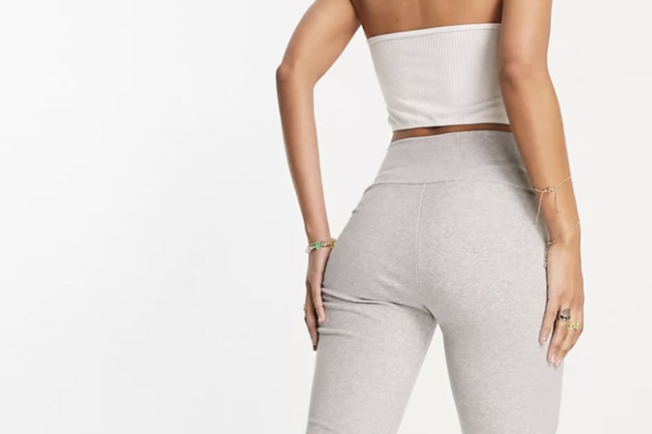 Sechs sexy High-Waist-Fitnessleggings werden in diesem Beitrag vorgestellt. Diese graue Leggings von adidas Originals gibt es bei ASOS.