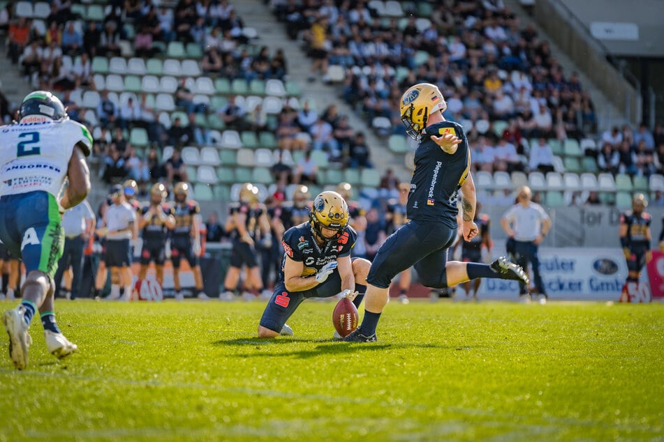 Bei Kicker Florian Finke (30, r.) lief es im Testspiel eher mittelprächtig.