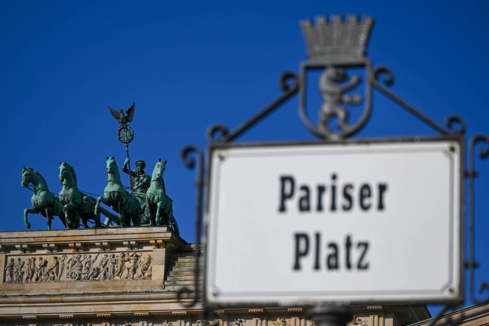 Die Polizei hat den Platz am Brandenburger Tor zwischenzeitlich komplett geräumt. (Archivfoto)