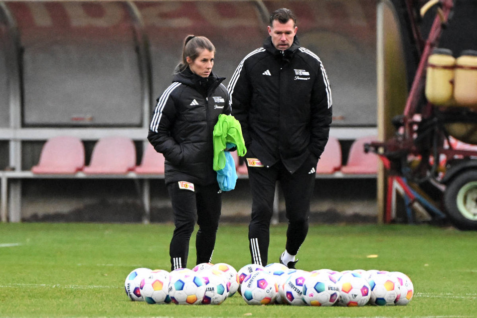 Marco Grote (51) und Marie-Louise Eta (32) leiten zurzeit das Training bei Union Berlin und werden aller Voraussicht nach auch am Samstag gegen den FC Augsburg auf der Bank Platz nehmen.