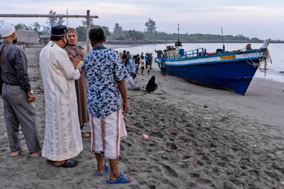 Almost 300 Rohingya were found on a beach in the Indonesian province of Aceh and evacuated by the military, police and Red Cross volunteers, the authorities reported.