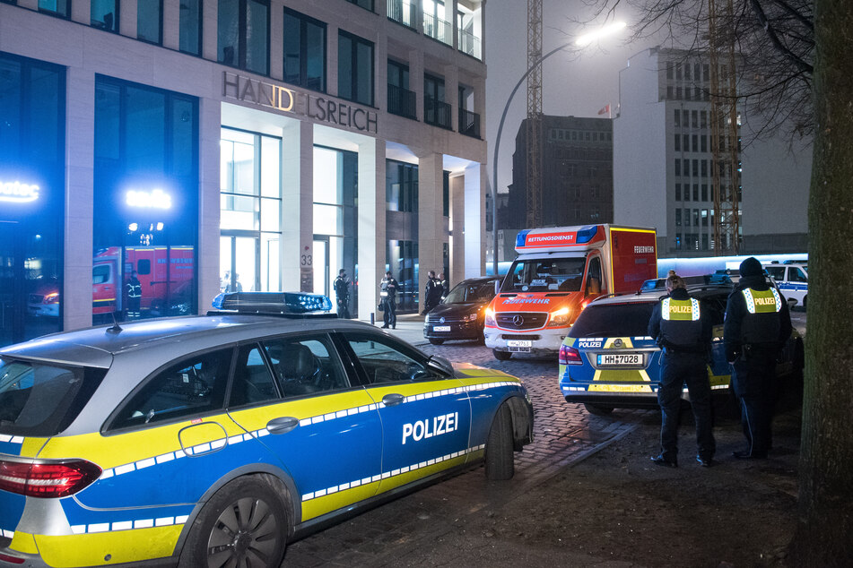 Ruben F. soll am 10. Dezember ein Familienmitglied in einem Bürogebäude am Hopfenmarkt überfallen haben - jetzt wurde er gefasst.
