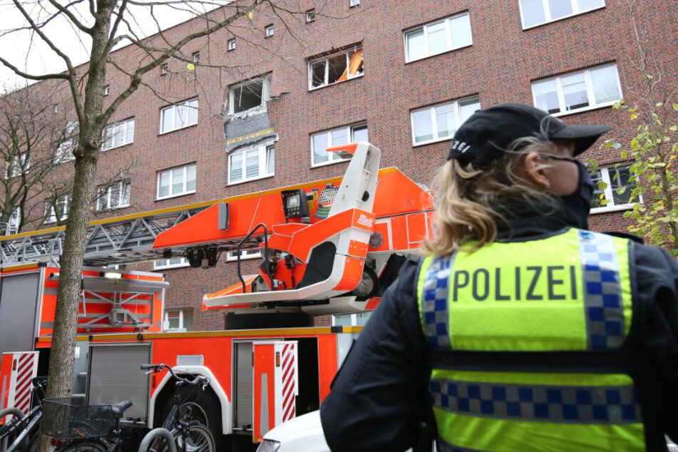 Die Feuerwehr evakuierte das Haus. Mittlerweile gilt es als unbewohnbar.
