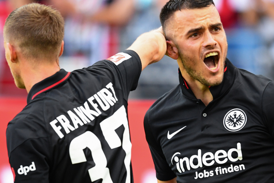 Ausgerechnet Filip Kostic (r.) hat nach dem großen Wechseltheater um ihn für die Eintracht getroffen.