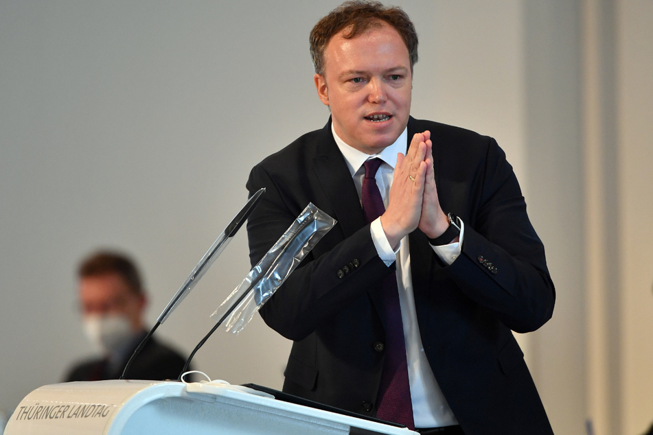 Thüringens CDU-Fraktionschef Mario Voigt (44) spricht beim Sonderplenum des Thüringer Landtags. Er fordert mit seiner Partei die Rückkehr zum Präsenzunterricht für alle Klassenstufen unabhängig von der Inzidenz.
