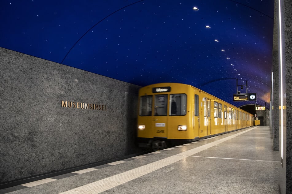 Im U-Bahnhof Museumsinsel in Mitte hat eine Schwarzfahrerin (22) am Montag für Aufregung gesorgt. (Archivbild)