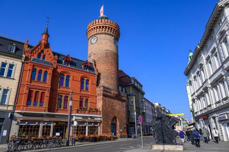 Der Spremberger Turm ist eines der Wahrzeichen der Stadt Cottbus. Tattermusch könnte sich jetzt im Energie-Angriff einen Namen machen.