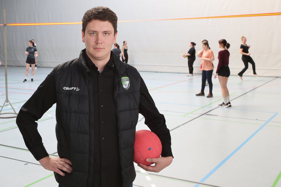 Chris Mellack (28) will als Geschäftsführer vom SV Motor Mickten Menschen für den Sport begeistern und ihnen eine starke Gemeinschaft bieten, in der Engagement Freude macht.