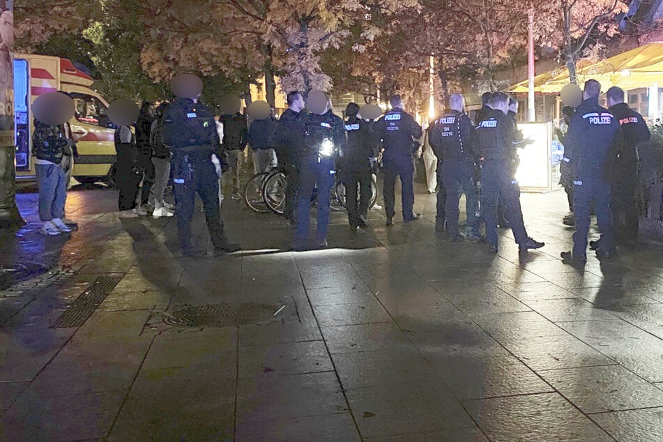 Am Albertplatz kam es in der Nacht zu einem größeren Polizeieinsatz.