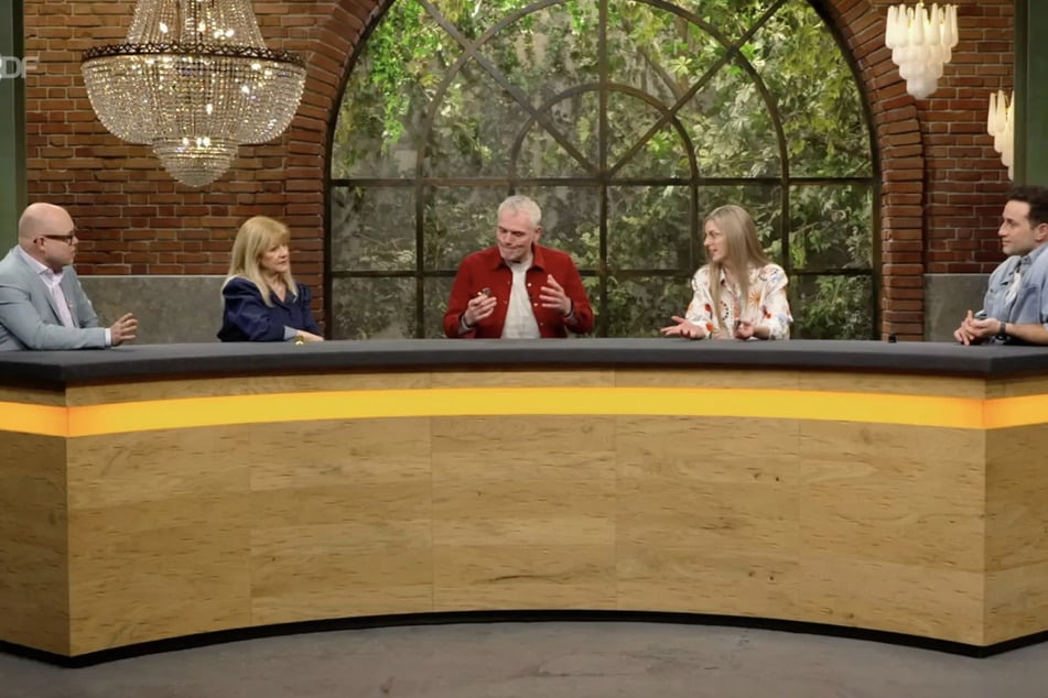 Für 1300 Euro geht das Nostalgie-Objekt an Christian Vechtel (51, M.).