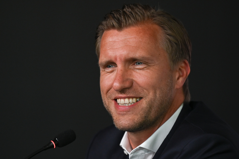 Eintracht Frankfurts Sportvorstand Markus Krösche (43) möchte im Winter-Transferfenster mindestens einen neuen Stürmer an Land ziehen.