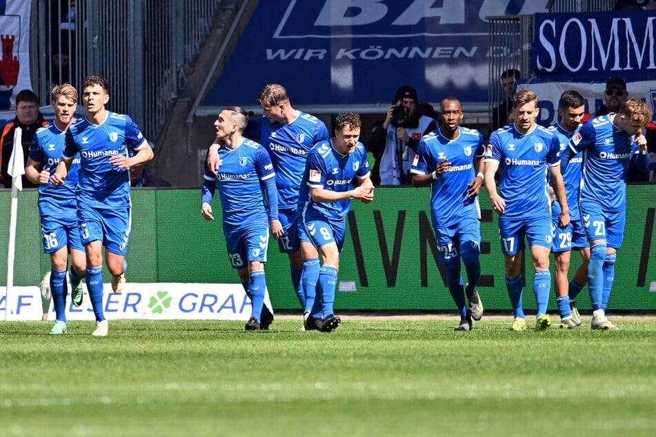 Die Kicker des FCM hatten auf der mehr als sechsstündigen Route nach Saarbrücken vermutlich nicht die beste Zeit.