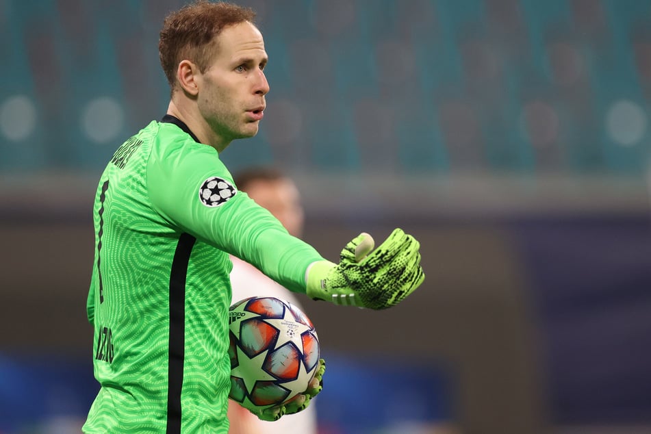 Nur die Ruhe! Péter Gulácsi (30) steht scheinbar auf dem Wunschzettel des BVB. Doch wechselt er wirklich von RB Leipzig zum direkten Konkurrenten?