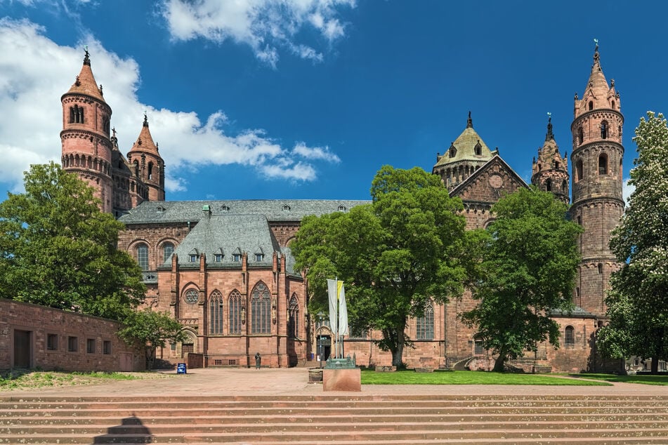 Der Wormser Dom ist eines der Wahrzeichen der Stadt.