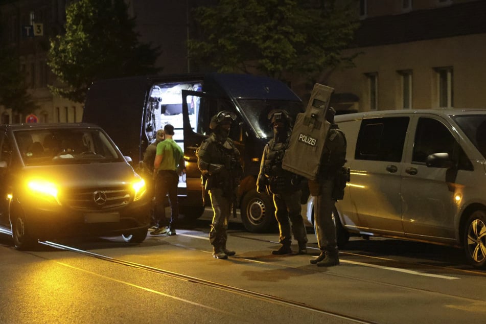 Später rückten Spezialkräfte an.
