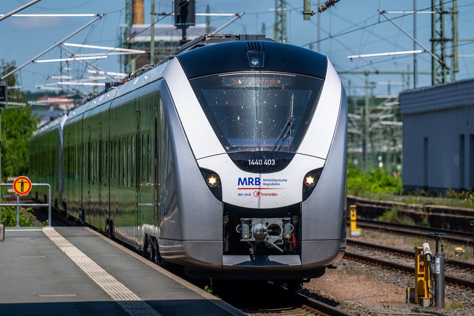 Seit Anfang 2026 sind die neuen Akku-Züge auf der Strecke unterwegs.