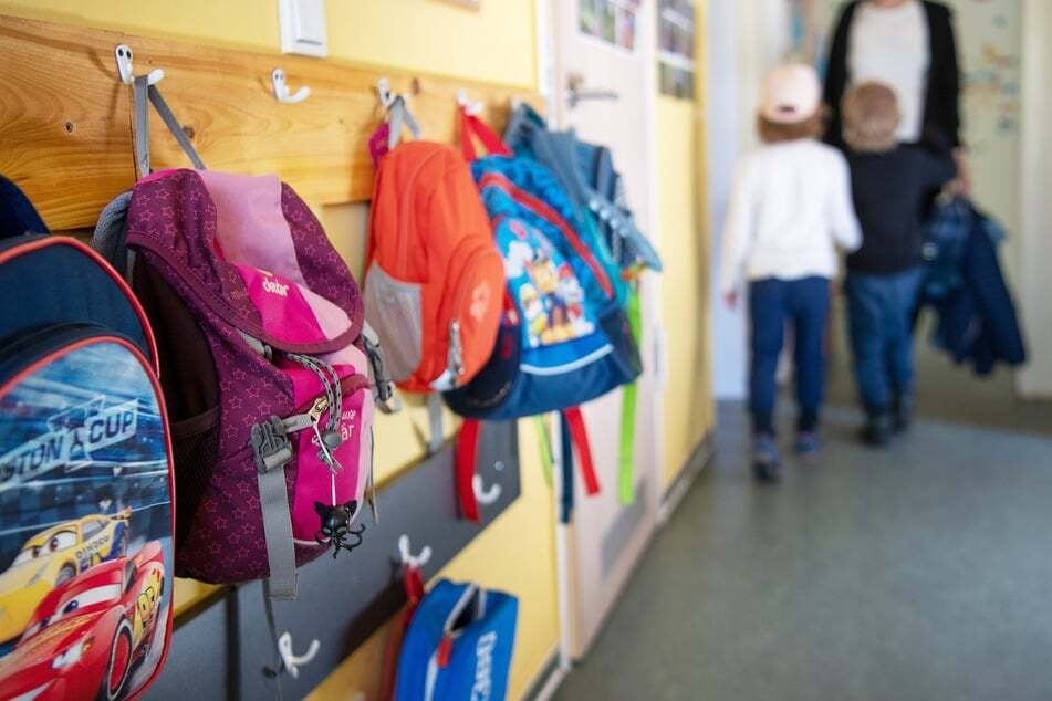 Ein 51 Jahre alter Kindergarten-Mitarbeiter hat möglicherweise nicht nur ein Kind sexuell missbraucht. (Symbolbild)