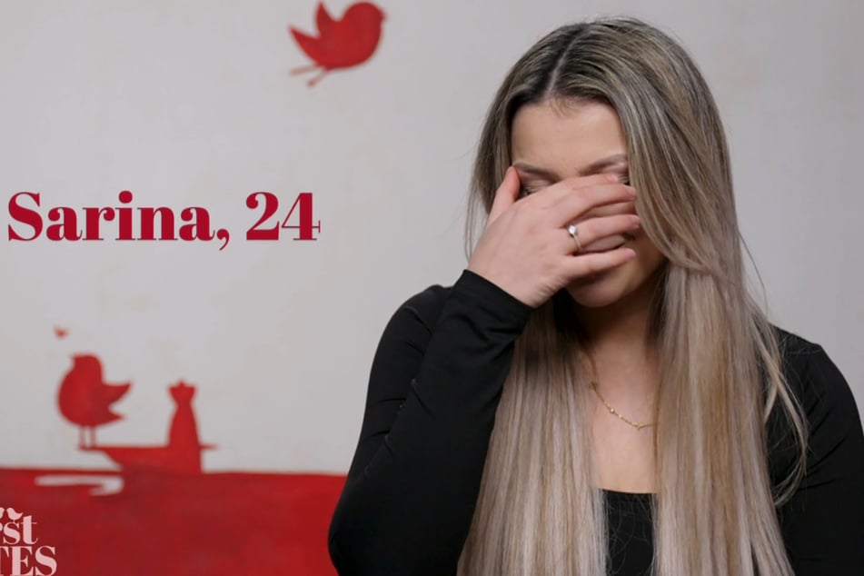 Dass ihr Date-Partner im Club arbeitet, missfällt der 24-Jährigen.