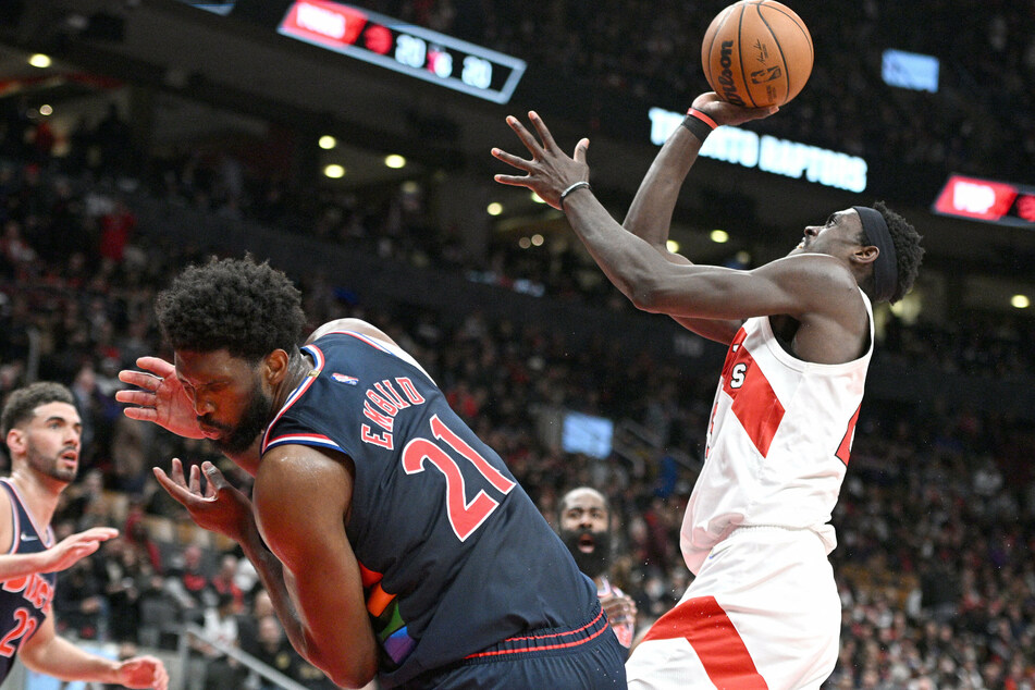 Joel Embiid (l.) was caught by a stray elbow from the Raptor's Pascal Siakam during the Sixers' playoff win on Thursday.