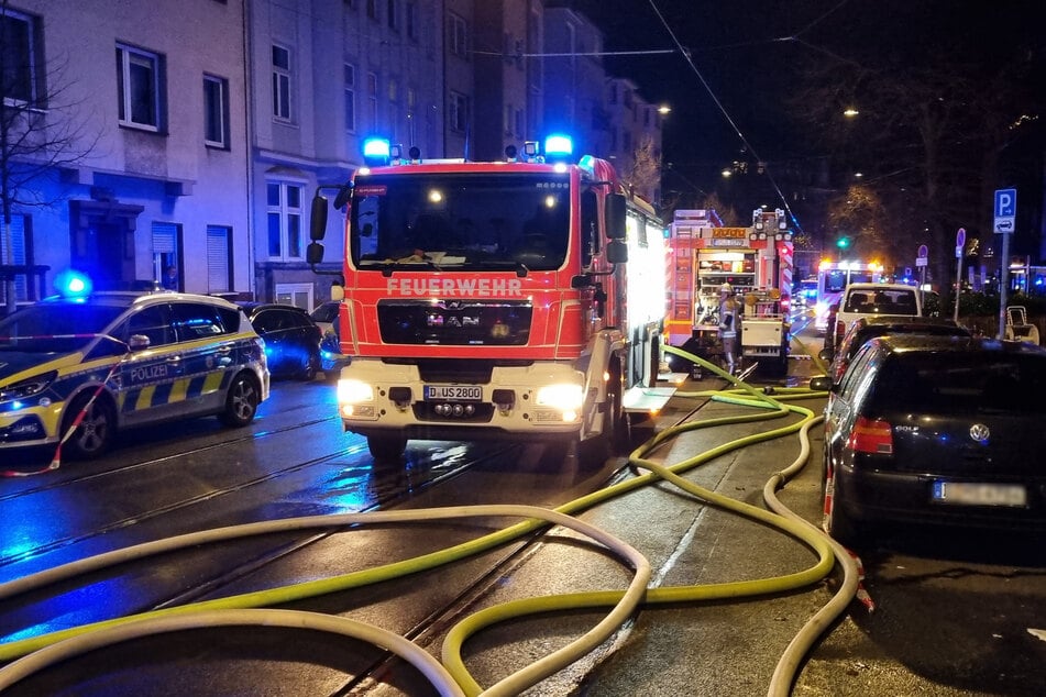 Aufgrund des Feuerwehreinsatzes kam es an der Erkather Straße zu erheblichen Einschränkungen im Verkehr.