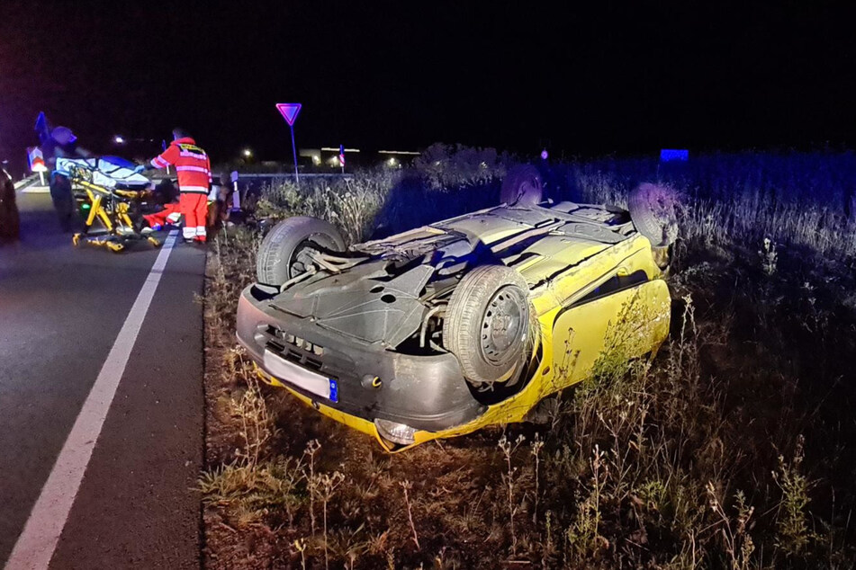 In Halberstadt kam in der Nacht ein Renault von der Straße ab und überschlug sich.