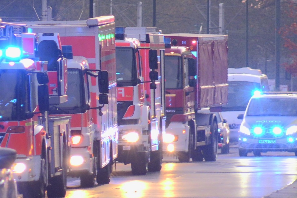 Rund 50 Einsatzkräfte der Feuerwehr waren in Düsseldorf-Benrath im Einsatz.