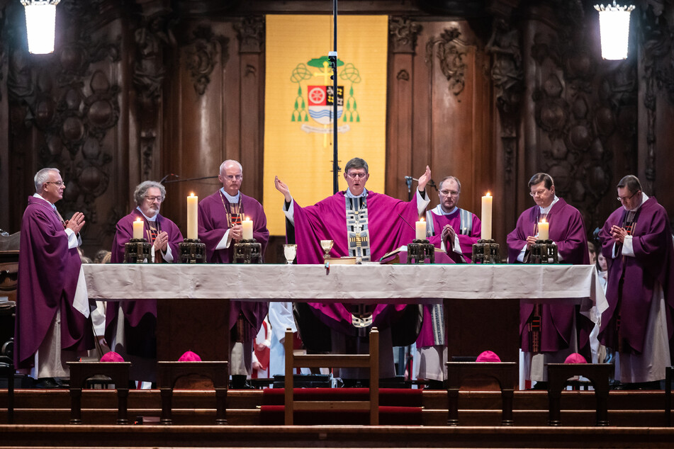 Kardinal Rainer Maria Woelki (65, M.) während eines Gottesdienstes im Kölner Dom.