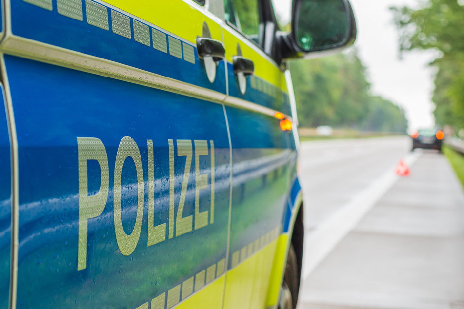 Dank der Unterstützung der beiden Beamten in Freizeit stoppte die Polizei das Auto der 38-jährigen Chaos-Fahrerin schließlich. (Symbolbild)