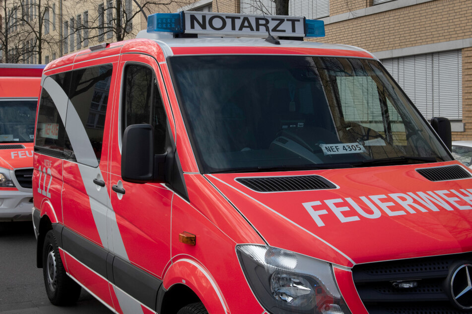 Feuerwehr und Notärzte wurden von Schaulustigen beim Einsatz gestört. (Symbolbild)