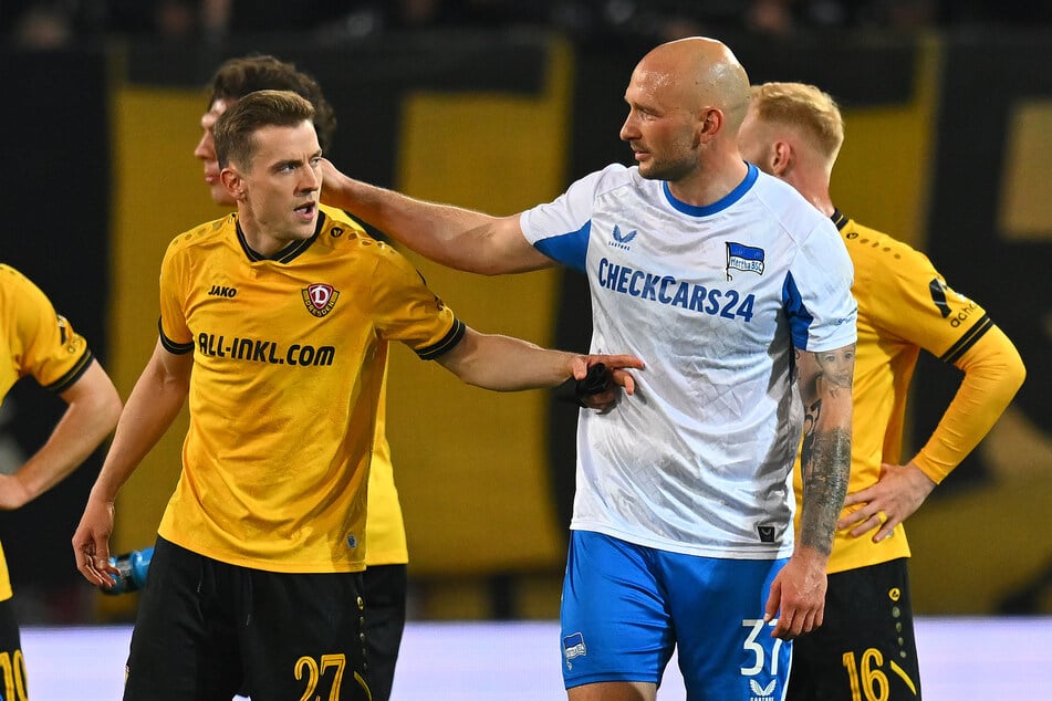 Böse Worte gab es nach dem Spiel nicht zwischen Niklas Hauptmann (l.) und Toni Leistner.