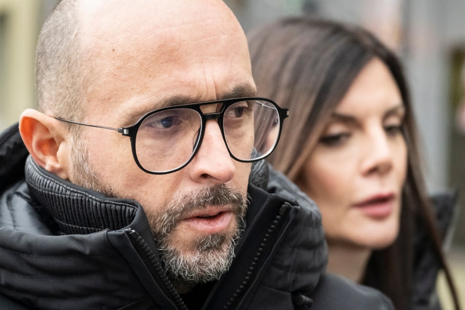 Jacques Moretti (49) hatte die Dämmung der Bar in einem Baumarkt gekauft und im Zuge der Renovierungsarbeiten 2015 selbst eingebaut.