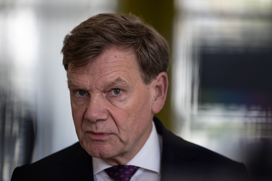 Deutschlands Außenminister Johann Wadephul (62) trifft sich am Freitag mit seinen Amtskollegen aus Frankreich und Großbritannien.
