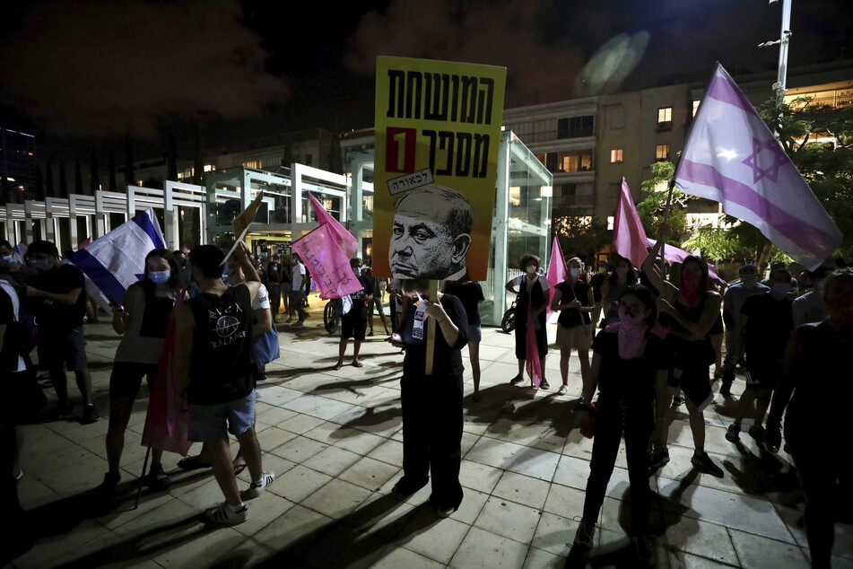 In Israel wird zurzeit viel demonstriert, vor allem gegen den Ministerpräsidenten Benjamin Netanjahu, aber auch gegen das Corona-Krisenmanagement der Regierung.