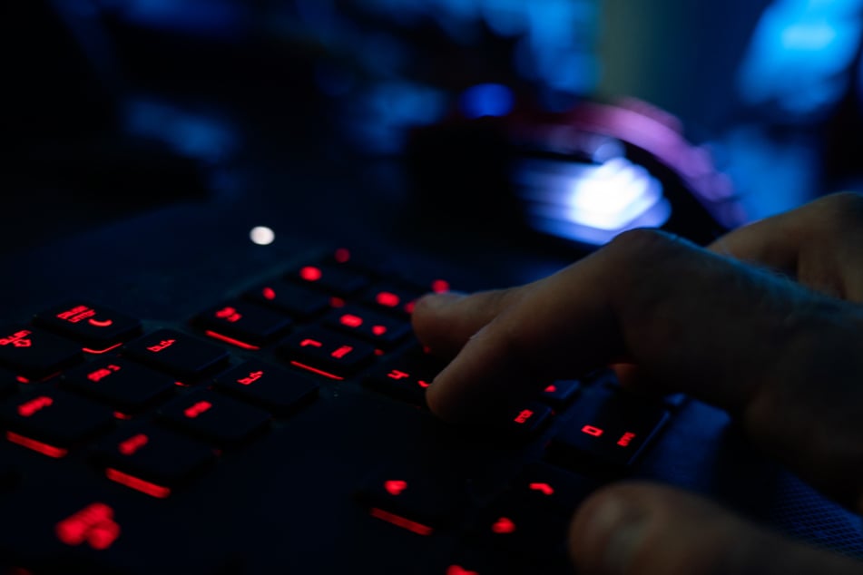 Auch Cyberangriffe, etwa auf Unternehmen, könnten Neubaur zufolge in Zukunft häufiger vorkommen. (Symbolbild)