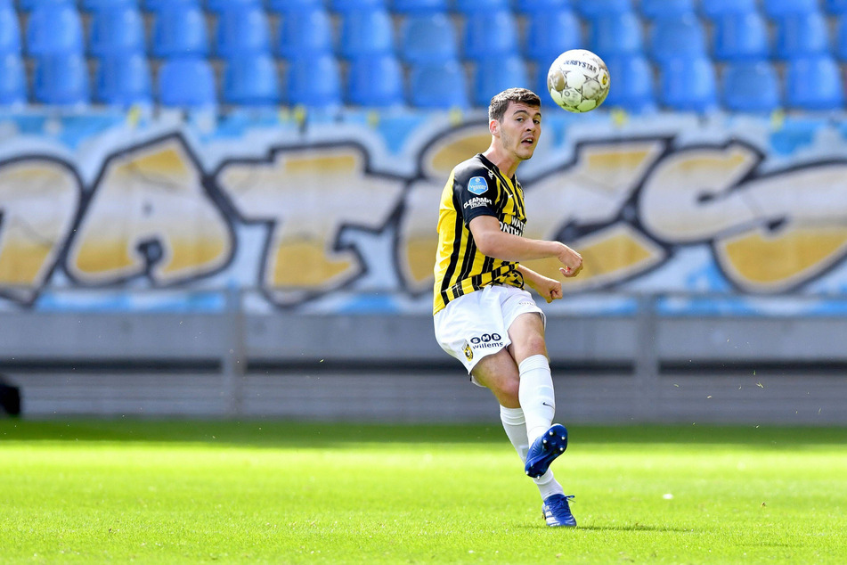 Jacob Rasmussen spielt jetzt in Holland für Vitesse Arnheim. Derzeit ist der Däne aber außer Gefecht - er hatte einen positiven Corona-Test.