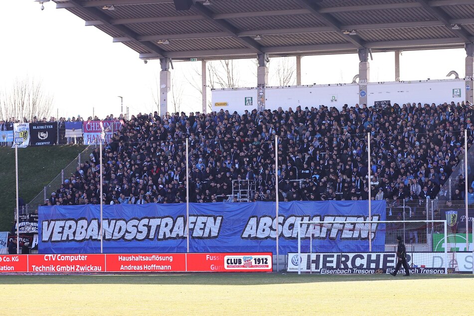 Beim CFC hieß es: "Verbandsstrafen abschaffen!"