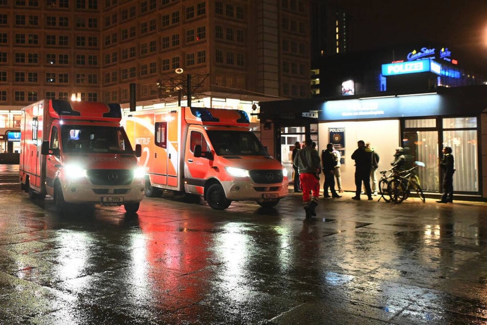 Berlin: Blutiger Streit im U-Bahnhof: Drei Verletzte nach Schlägerei am Alexanderplatz