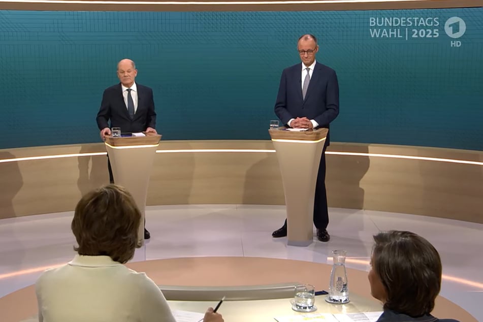 Kanzler Olaf Scholz (66, SPD, l.) und Unions-Kanzlerkandidat Friedrich Merz (69) liefern sich eine hitzige Debatte.