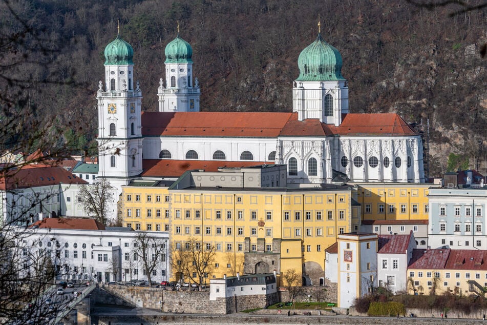 Ärger im Bistum Passau: Hat ein Pfarrer Jugendliche zum "exzessiven Alkoholmissbrauch" animiert und Gläubige gegen die Kritiker aufgehetzt?