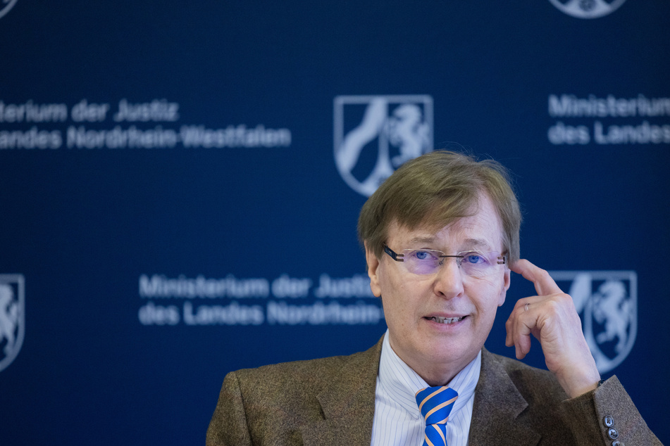 Landesjustizminister Peter Biesenbach (74, CDU) betont, dass auch der Zweitplatzierte sondieren und eine Regierung bilden kann.
