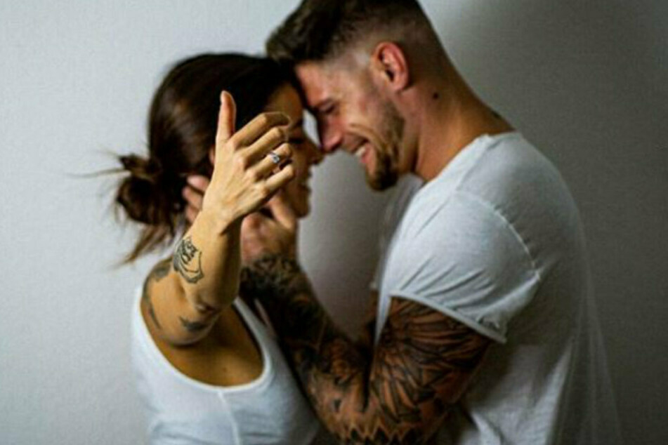 Hier waren sie noch glücklich: Pascal Kappés (30, r.) und Lea Marie Karrenbrock (22) kurz nach ihrer Verlobung.